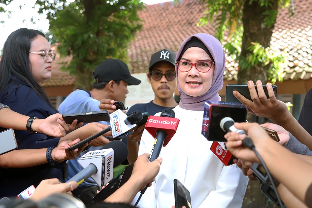 Juru Bicara Kantor Komunikasi Kepresidenan Adita Irawati saat diwawancarai. (BeritaNasional/Elvis Sendouw)