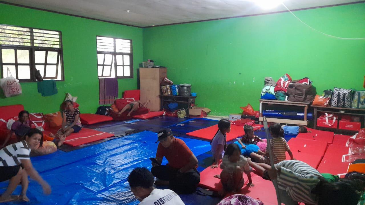 Situasi tempat pengungsian erupsi Gunung Ibu. (Foto/istimewa).