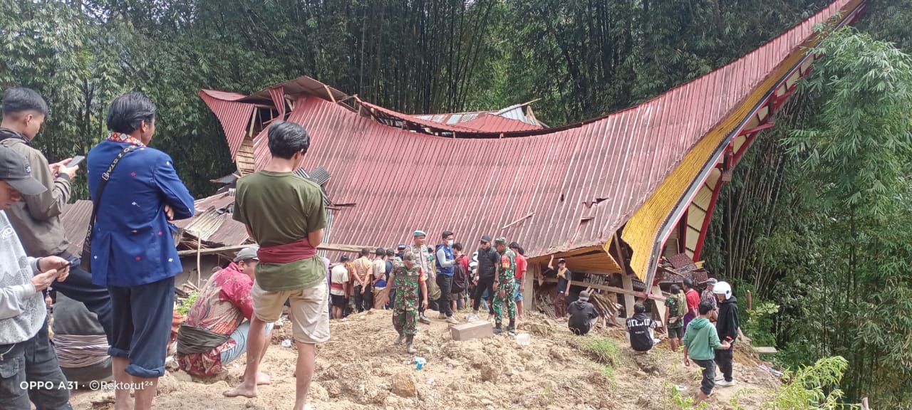 Tanah longsor di Kabupaten Toraja (BeritaNasional/BNPB)