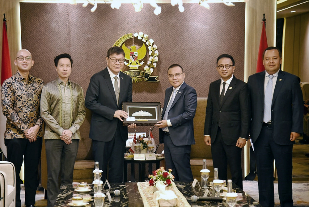 Wakil Ketua DPR Prof Sufmi Dasco Ahmad menerima  kunjungan dari Duta Besar Singapore Mr. Kwok Fook Seng. (BeritaNasional/Elvis Sendouw)