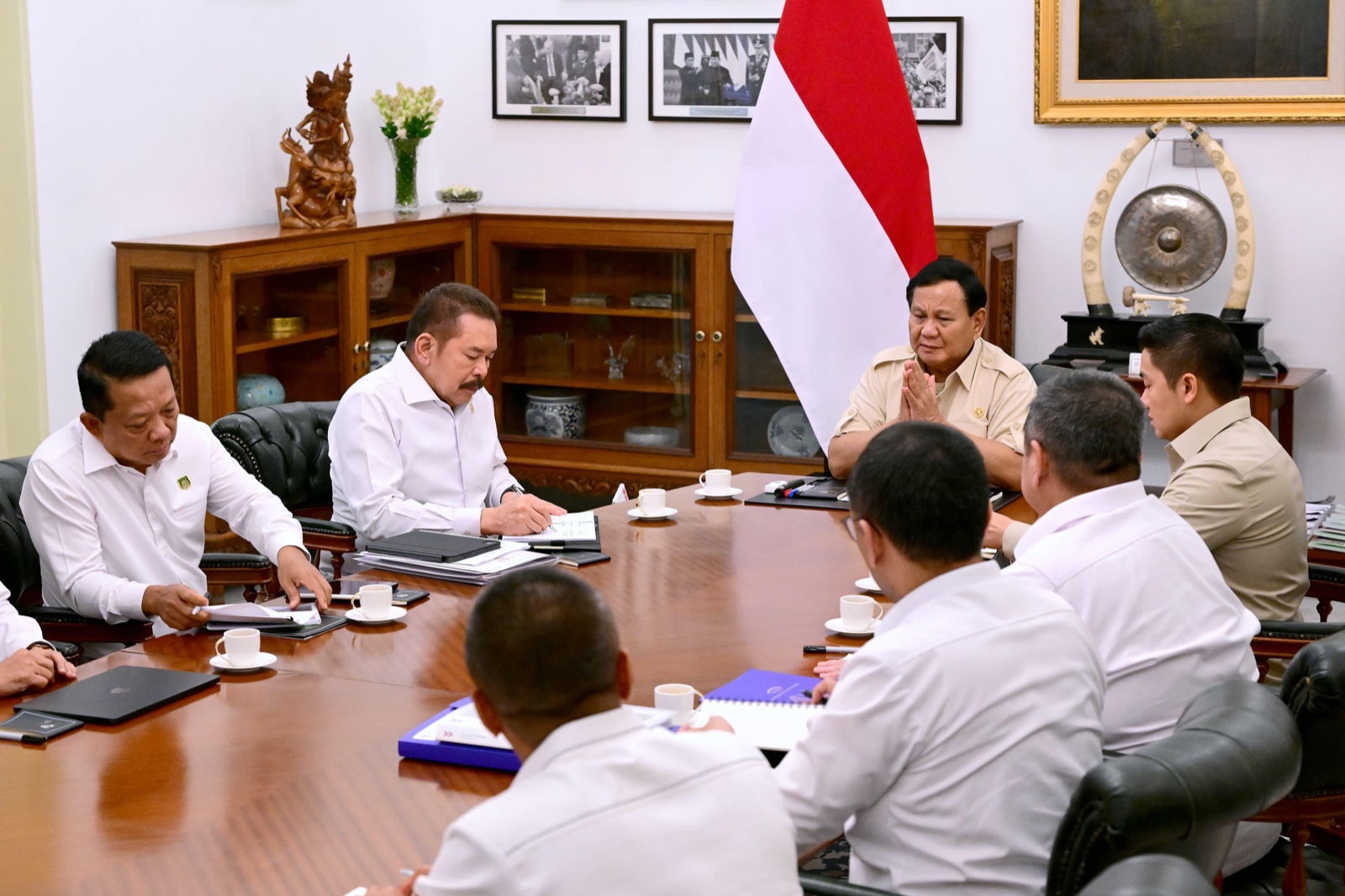 Presiden Prabowo Panggil Jaksa Agung dan Jajaran Jaksa Agung Muda. (Foto/Biro Pers).