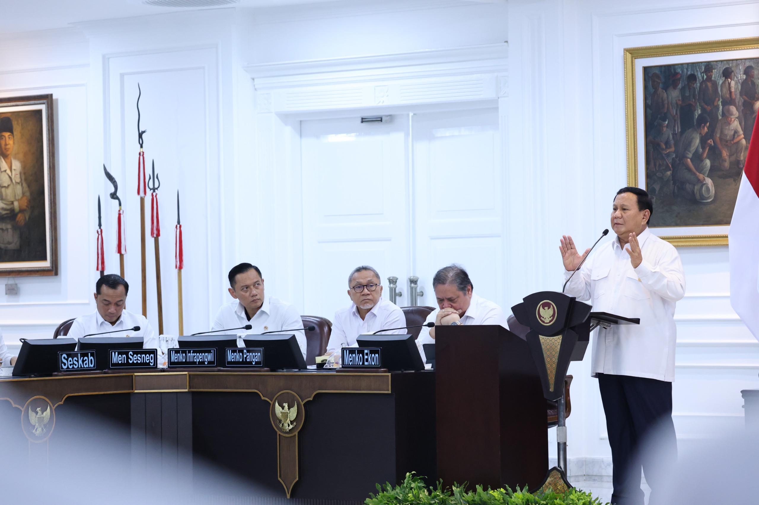 Presiden Prabowo Subianto saat rapat kabinet (BeritaNasional/Istana)