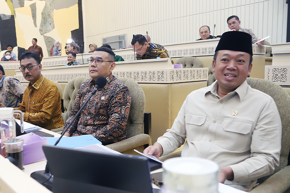 Rapat Kerja Komisi II bersama Menteri Agraria dan Tata Ruang (ATR) dan Kepala Badan Pertanahan Nasional (BPN) Nusron Wahid. (BeritaNasional/Elvis Sendouw)