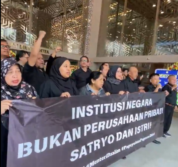 Ratusan ASN Kemdiktisaintek berunjuk rasa. (Foto/istimewa)