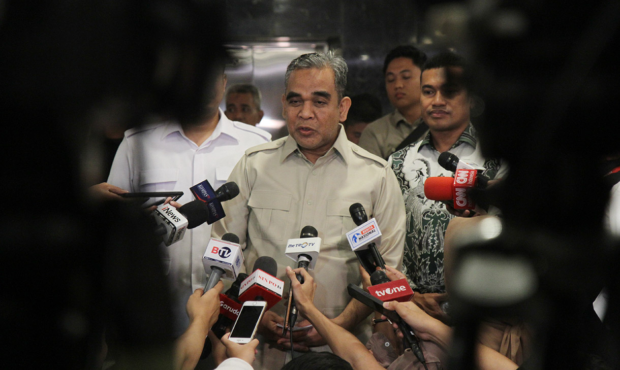 Sekjen Gerindra Ahmad Muzani saat diwawancarai di Gedung Parlemen, Jakarta. (BeritaNasional/Oke Atmaja)