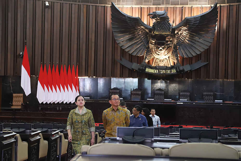 Puan ajak ketua parlemen Singapura melakukan tour building di Gedung Perlemen Indonesia. (BeritaNasional/Elvis Sendouw)