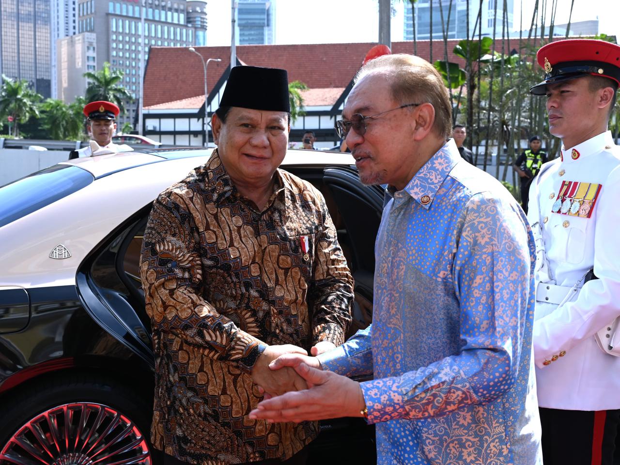 Presiden Prabowo Subianto bertemu dengan Perdana Menteri (PM) Malaysia Anwar Ibrahim. (Foto/Biro Pers).