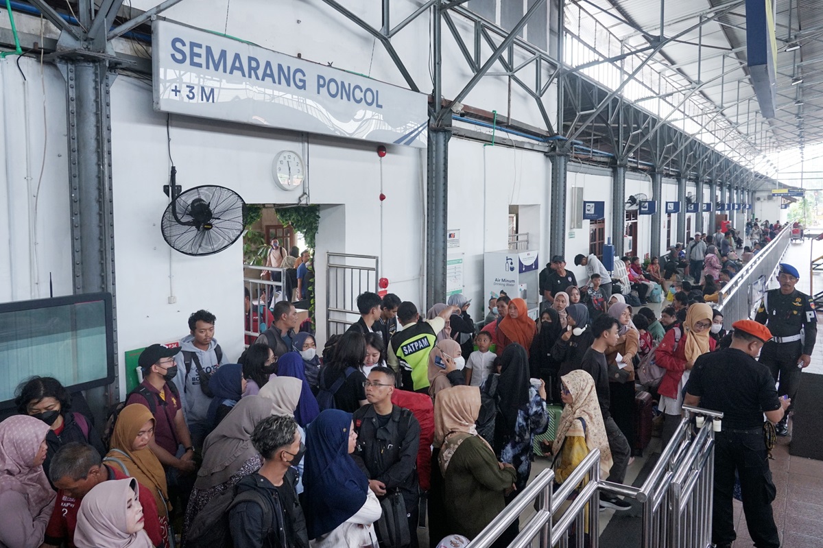 Aktifitas masyarakat saat Nataru (Foto/Febry Mustafat).