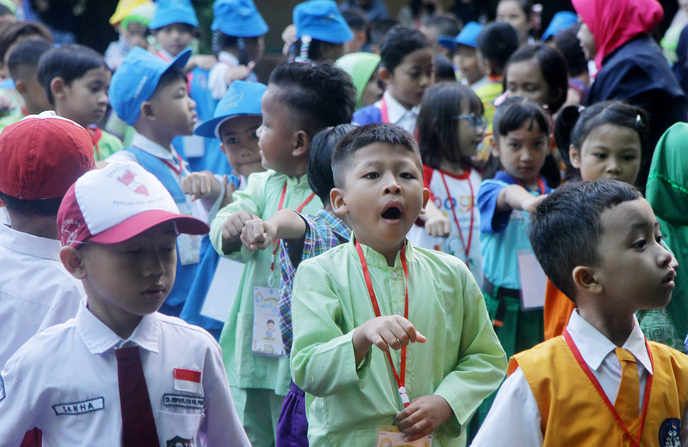 Siswa sekolah dasar hari pertama masuk sekolah (BeritaNasional/Oke Atmaja)