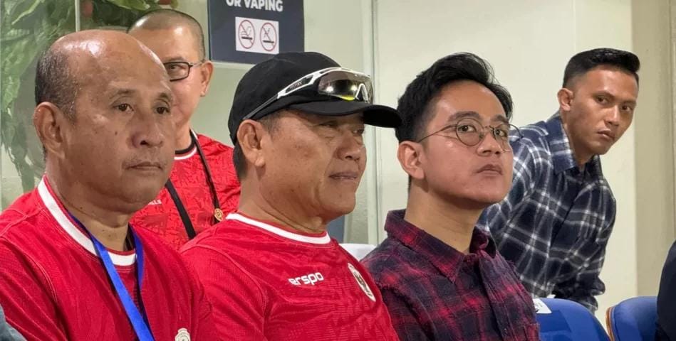 Wakil Presiden Gibran saat menyaksikan langsung pertandingan Timnas Indonesia U-20. (Foto/Setwapres).