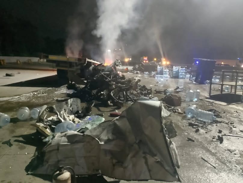 Kecelakaan di Gerbang Tol Ciawi. (Foto/PJR Jagorawi).