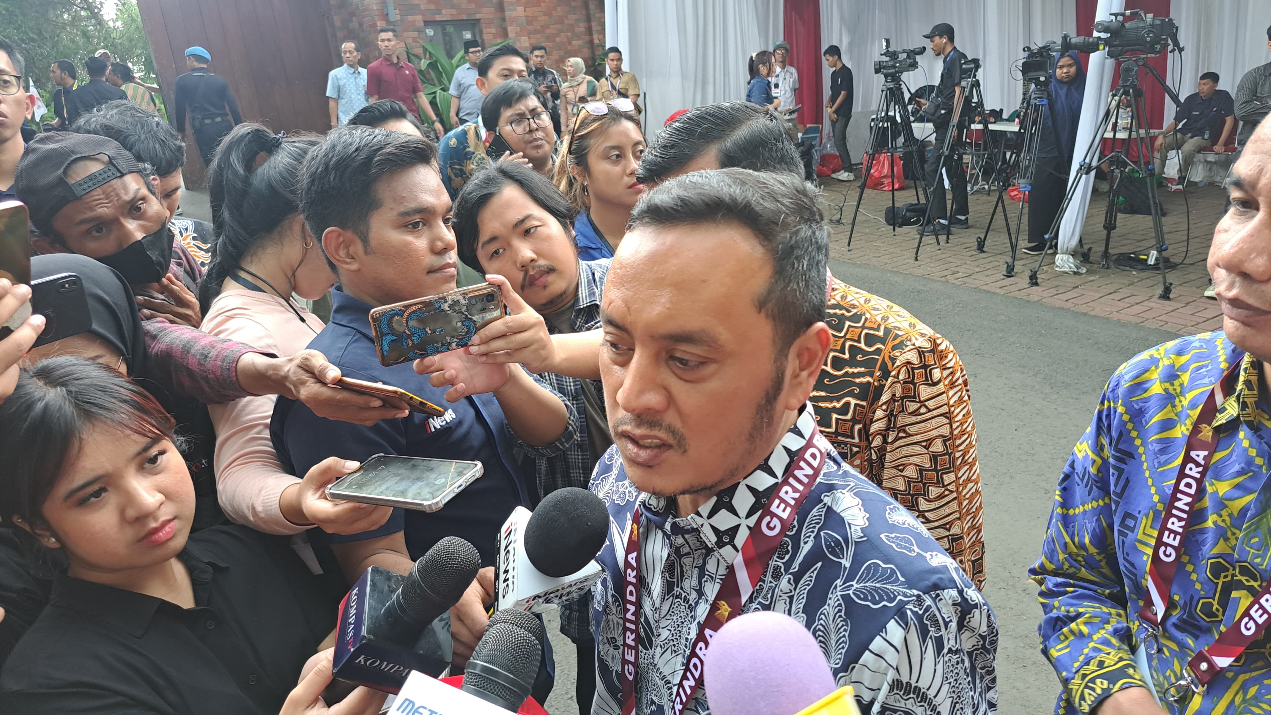 Ketua DPP NasDem Willy Aditya saat diwawancarai. (BeritaNasional/Ahda)