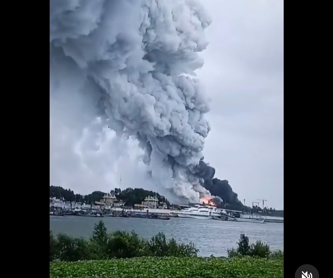 Kebakaran di pergudangan Tangerang (BeritaNasional/instagram)