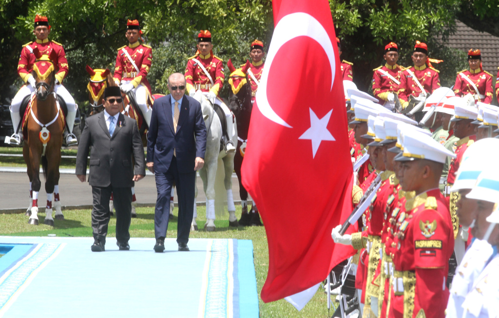 Presiden Indonesia Prabowo Subianto bersama Presiden Turki Racep Tayyip Erdogan. (BeritaNasional/Oke Atmaja)