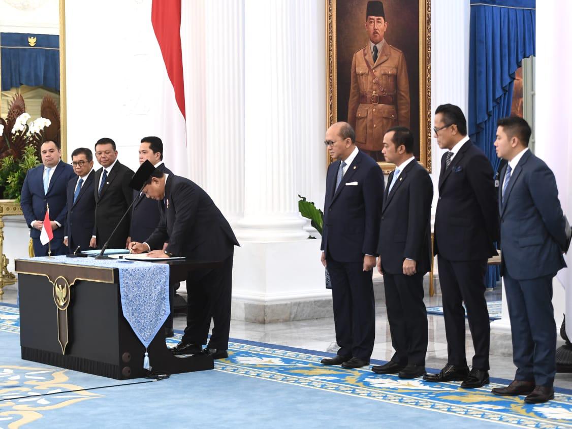 Presiden Prabowo Subianto tandatangani Danantara di Istana Merdeka (BeritaNasional/biro pers istana))