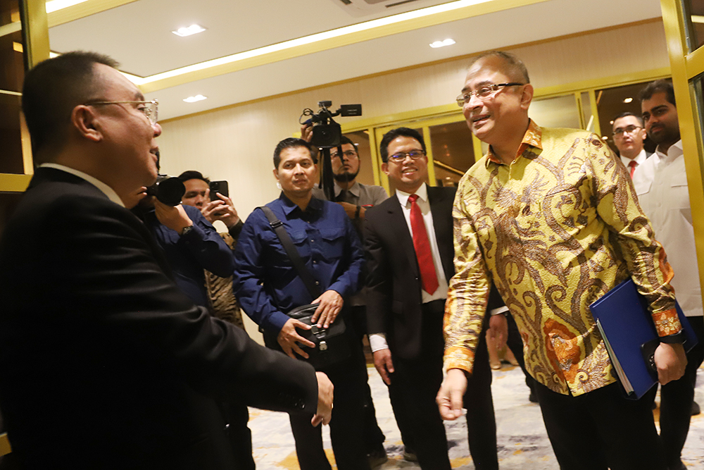 Wakil Ketua DPR RI Sufmi Dasco Ahmad menerima kunjungan Duta Besar India. (BeritaNasional/Elvis Sendouw)