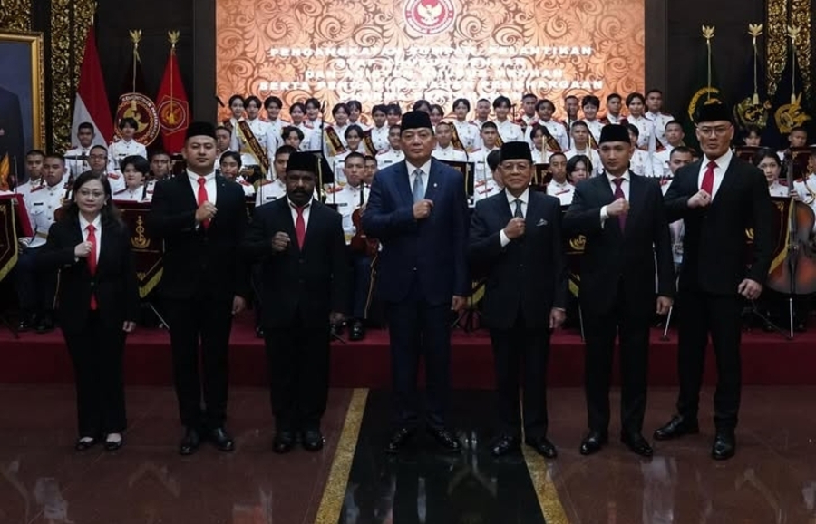 Momen Menteri Pertahanan Sjafrie Sjamsoeddin lantik Deddy Corbuzier sebagai Staf Khusus. (Foto/Instagram)