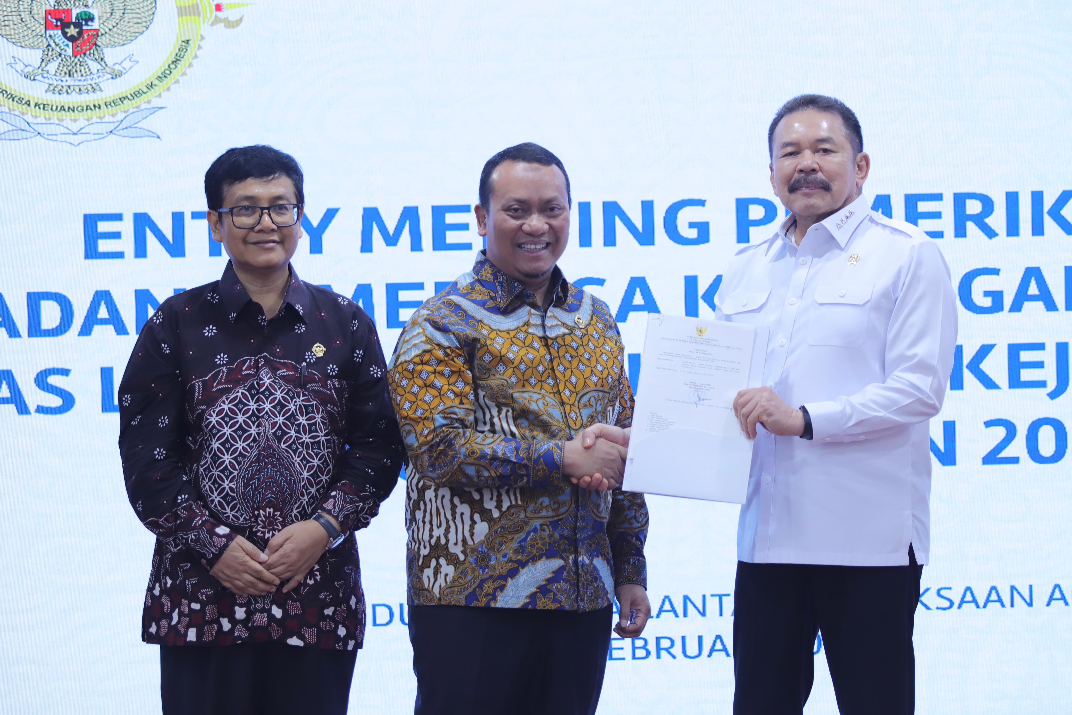 Jaksa Agung ST Burhanuddin  Entry Meeting Pemeriksaan Laporan Keuangan Kejaksaan RI Tahun Anggaran 2024 oleh Badan Pemeriksa Keuangan. (Foto/Kejagung).