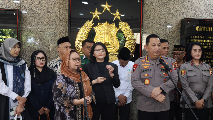 Momen Kapolri Jenderal Listyo Sigit Prabowo terima kunjungan Ketua PBNU Alissa Wahid di Mabes Polri. (BeritaNasional/Bachtiarudin Alam)