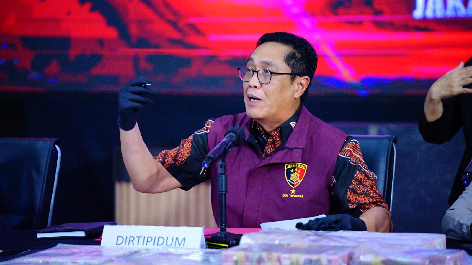 Dirtipidum Bareskrim Polri Brigjen Pol Djuhandani Rahardjo Puro saat jumpa pers. (BeritaNasional/Bachtiarudin Alam)