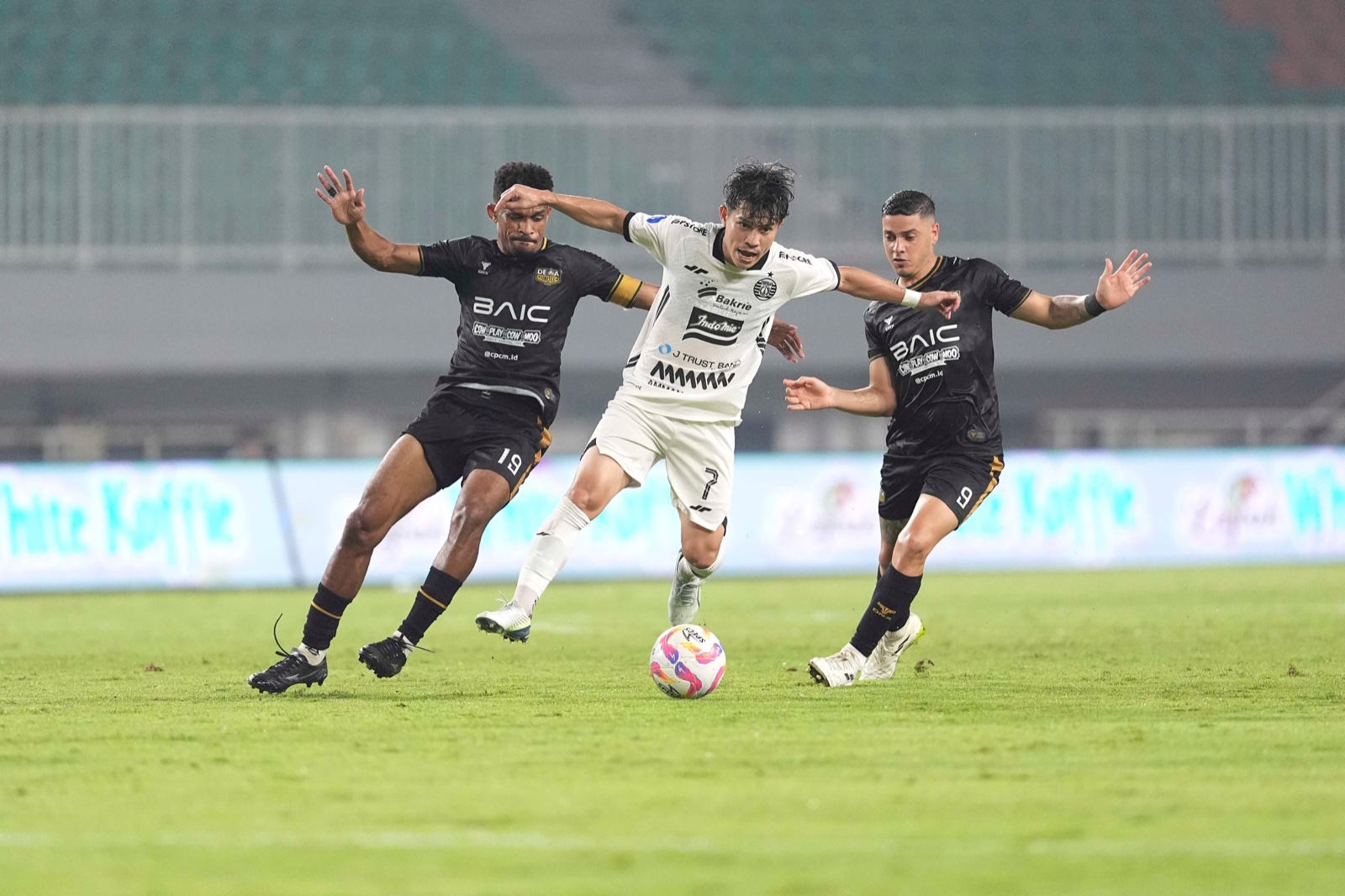 Dewa United vs Persija. (Foto/Persija.id).