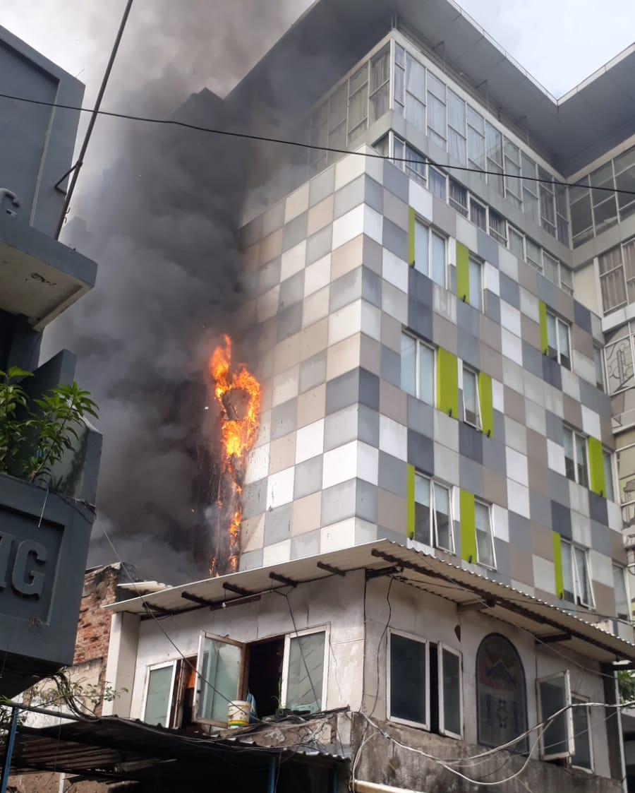 Situasi kebakaran di Hotel 101 Urban Glodok. (Foto/Ist)