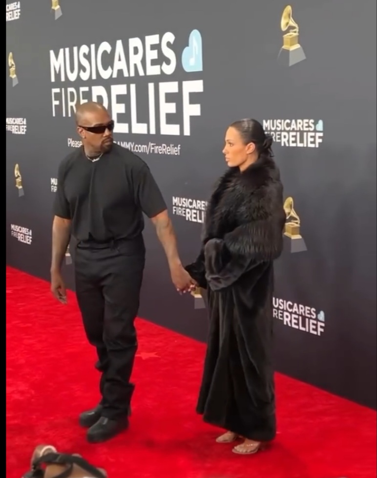 Kanye West dan sang istri saat di karpet merah (BeritaNasional/instagram)