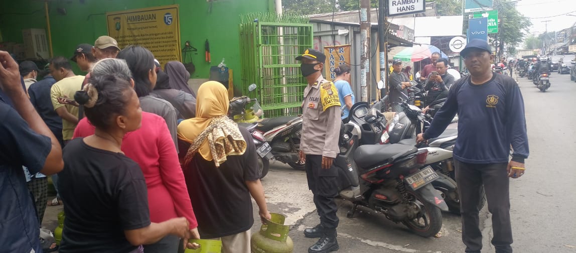 Warga antri elpiji 3 Kg (Foto/Istimewa)