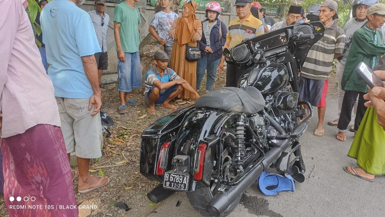 Kondisi Moge Bendahara Umum Partai Demokrat Renville Usai Alami Kecelakaan. (Foto/Dirlantas Polda Jawa Timur).