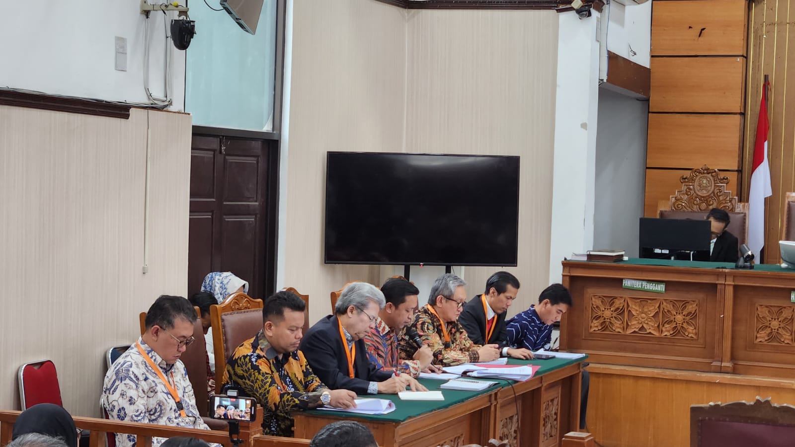 Tim hukum Hasto Kristiyanto saat sidang praperadilan di PN Jaksel. (BeritaNasional/Panji)