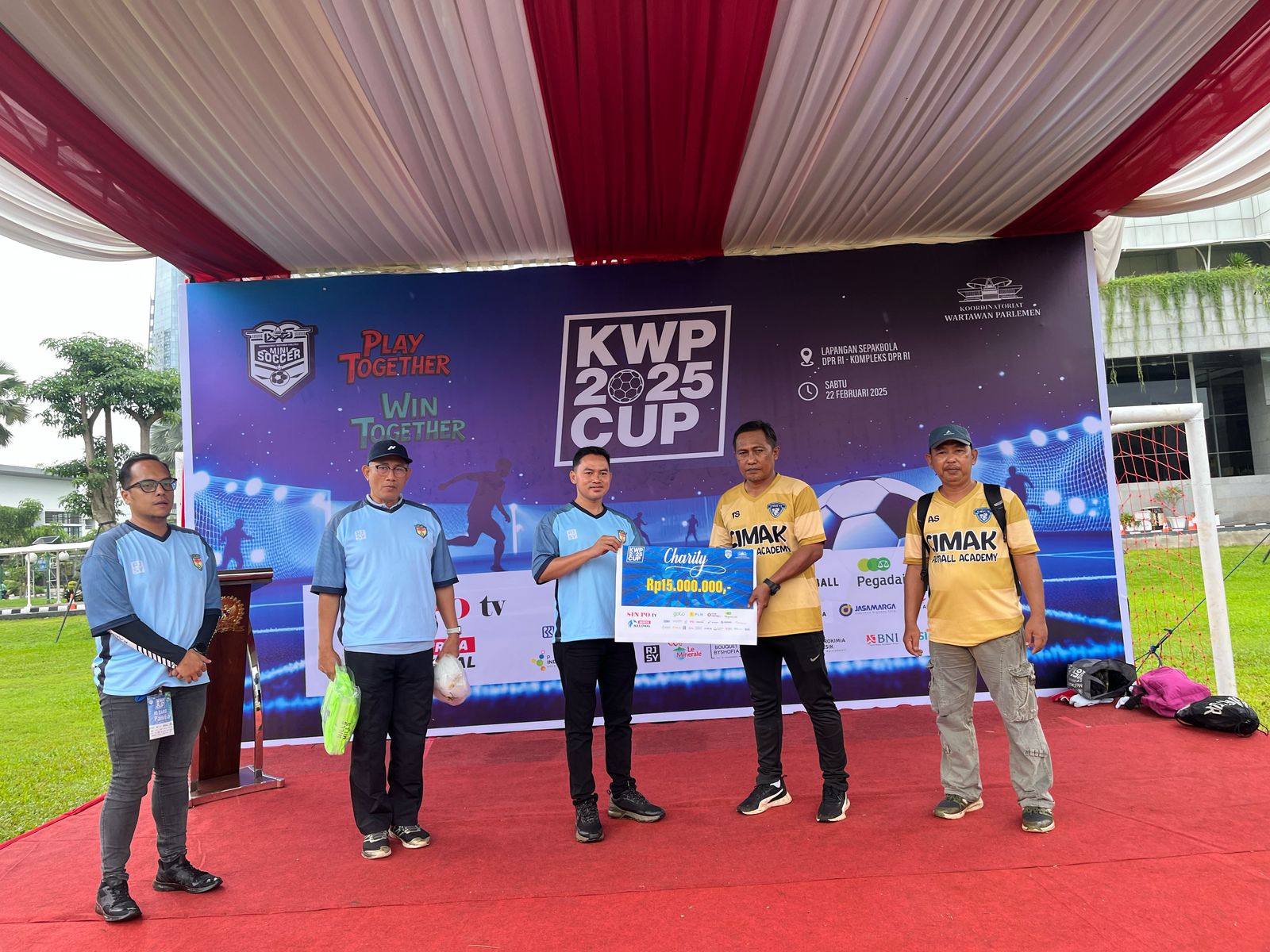 KWP Cup 2025 resmi digelar. Pergelaran KWP Cup 2025 juga memberikan charity untuk SSB Cimak. (BeritaNasional/Ahda)