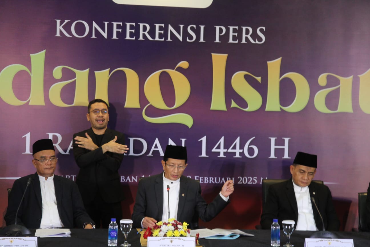 Menag Nasaruddin Umar saat konferensi pers sidang isbat penentuan awal Ramadan 2025. (BeritaNasional/Oke Atmaja)