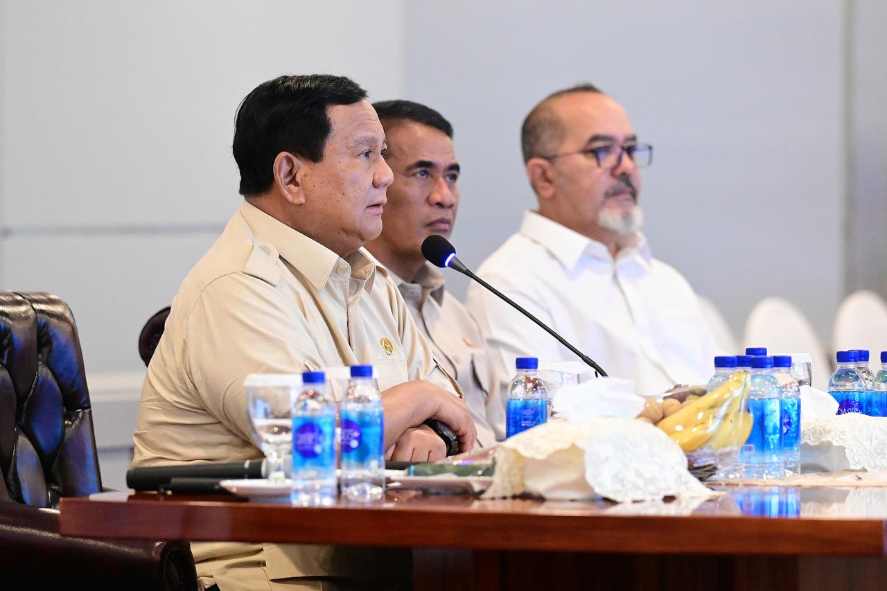 Presiden Prabowo Subianto (kiri) saat melakukan telekonferensi. (Foto/Tim Prabowo)