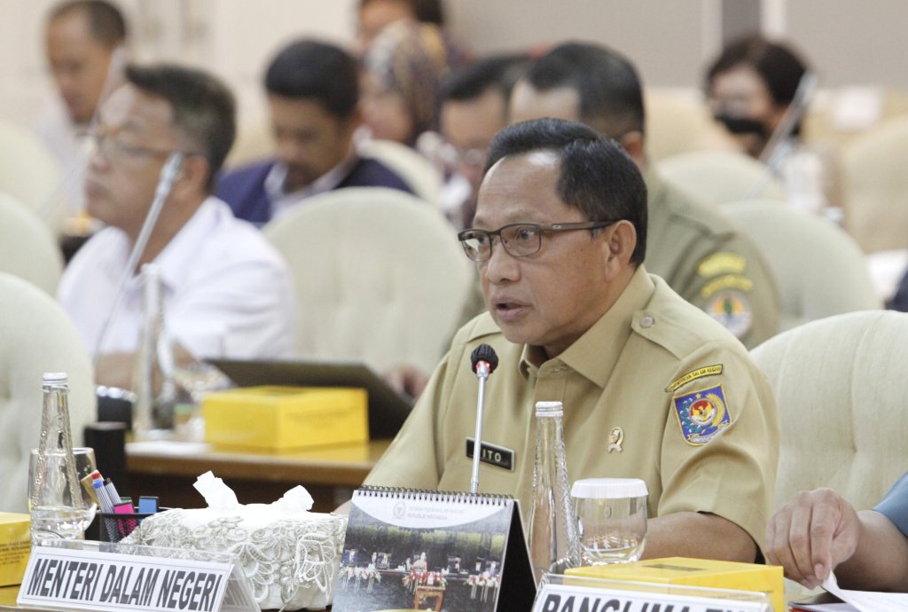 Mendagri Tito Karnavian saat rapat bersama DPR. (Foto/Sinpo)