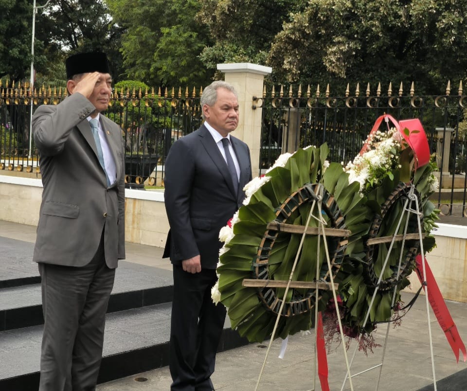 Menteri Pertahanan (Menhan) Sjafrie Sjamsoeddin terima kunjungan Menteri Luar Negeri Federasi Rusia Sergey Lavrov di Kementerian Pertahanan Jakarta. (BeritaNasional/Dok Menhan)