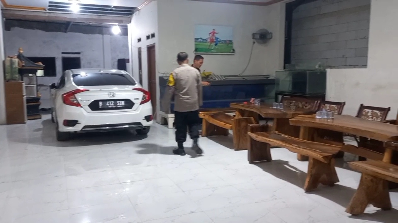 Mobil honda Civic Kepala Desa (Kades) Kohod, Arsin bin Sanip. (Foto/istimewa).