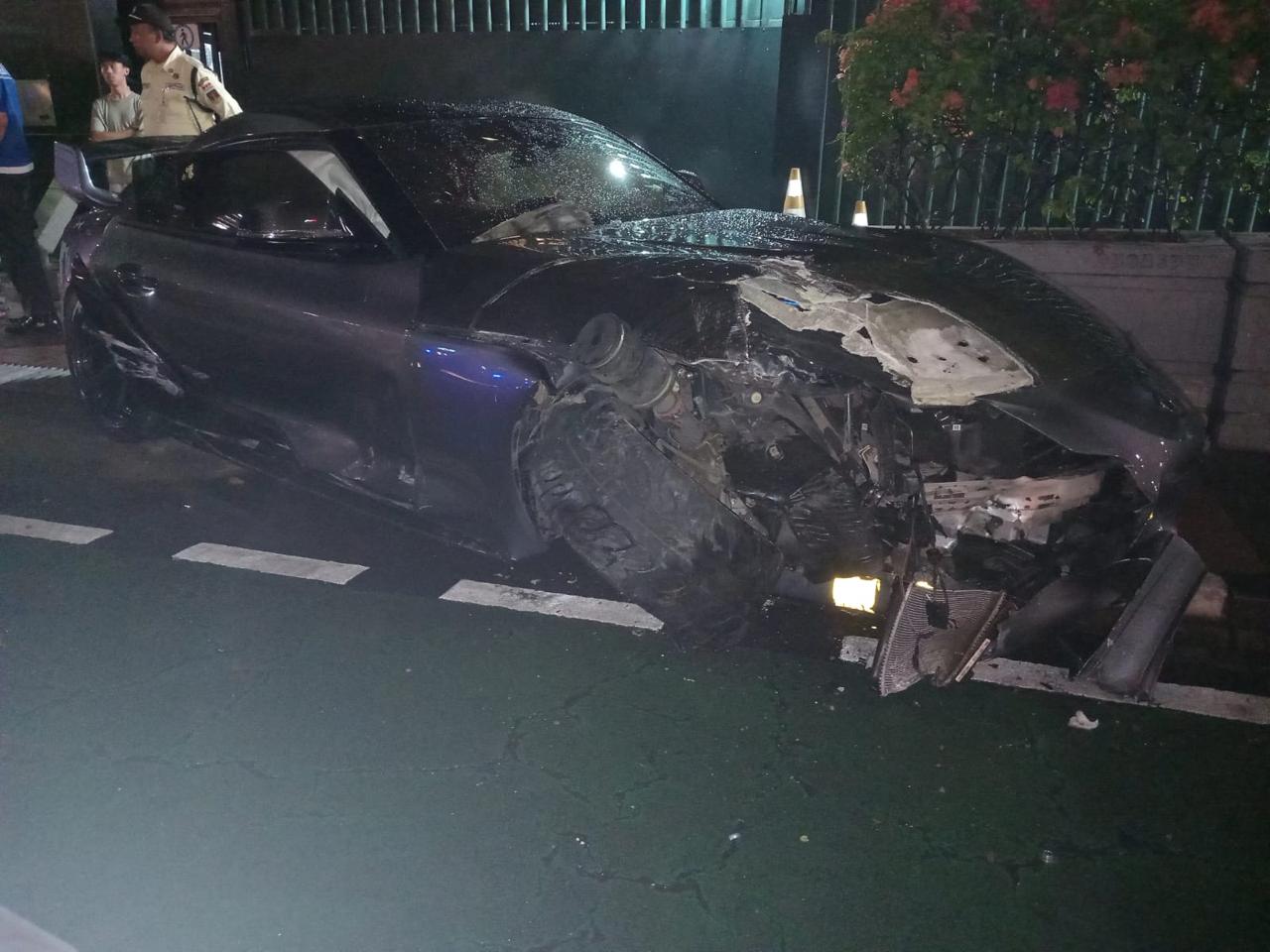 Satu mobil sport Toyota Supra mengalami kecelakaan di sekitar Bundaran HI, Jakarta Pusat. (Foto/Istimewa)