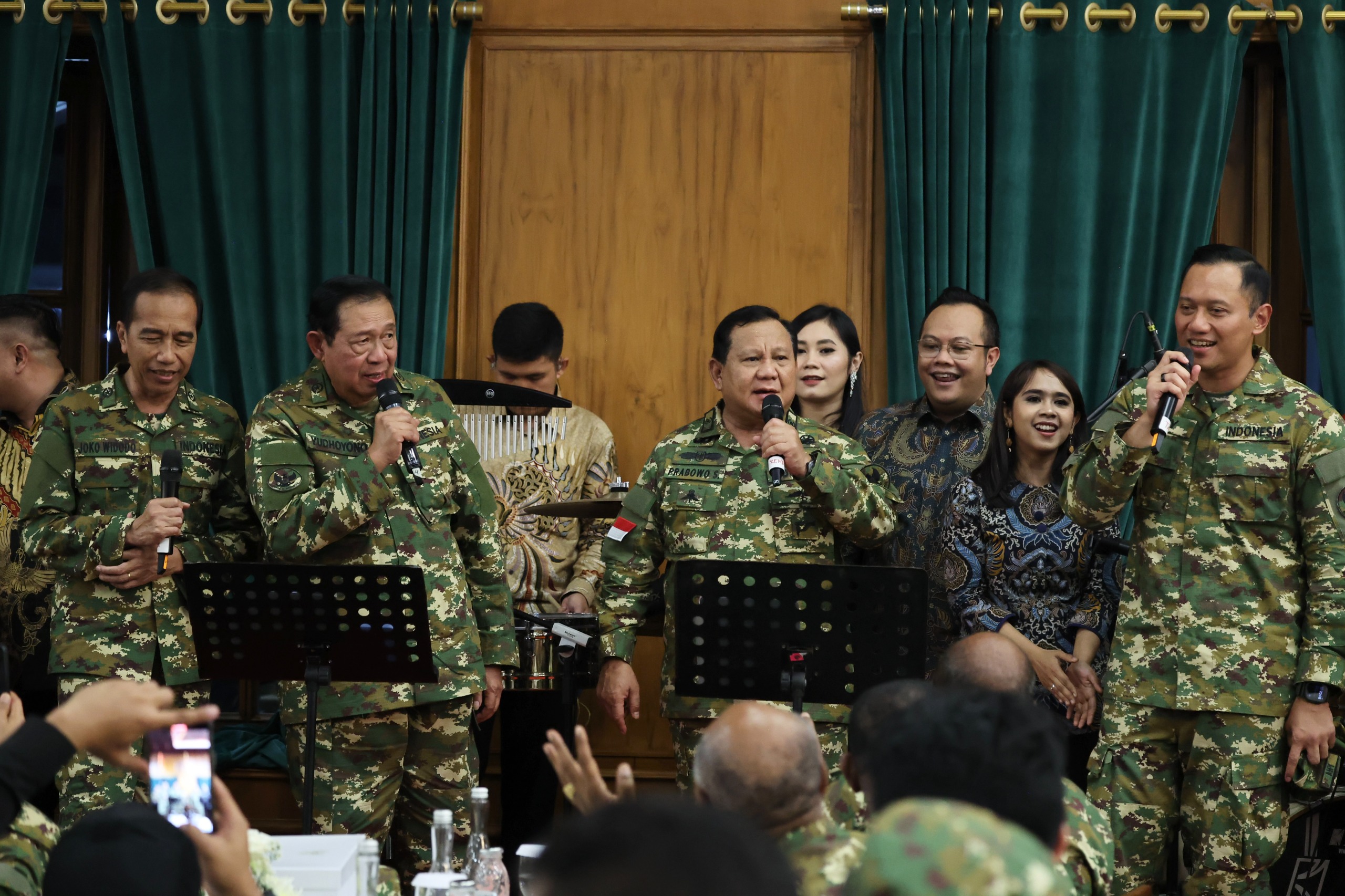 Momen Kompak Prabowo, Jokowi dan SBY Nyanyi Bareng dengan Seragam Loreng di Akmil. (Foto/Tim Prabowo).