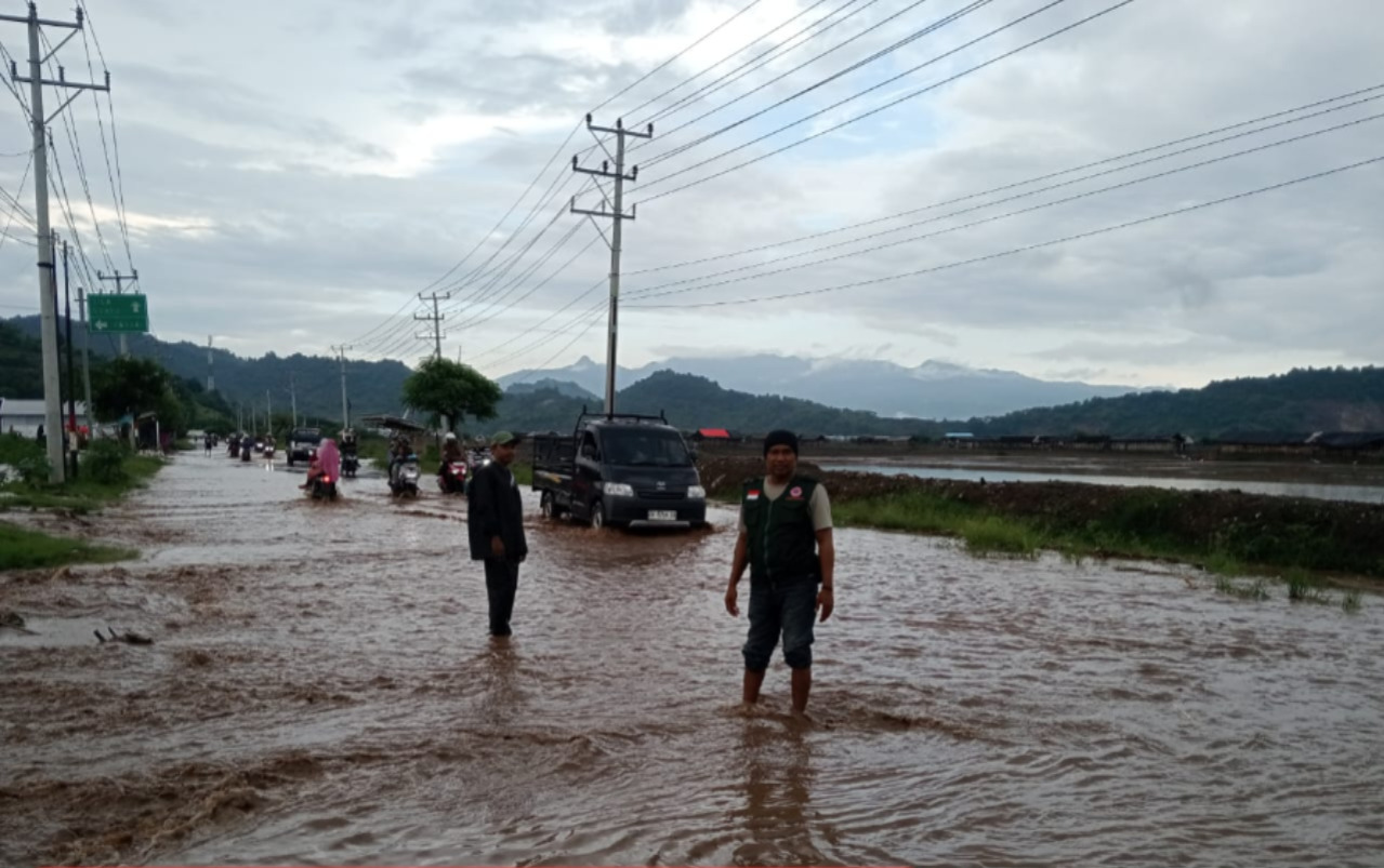 Kondisi banjir yang melanda wilayah Kabupaten Bima Nusa Tenggara Barat (BeritaNasional/BNPB))