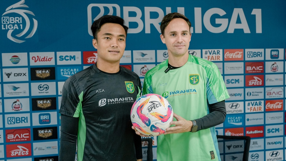 Pelatih Persebaya Paul Munster dan Kiper Persebaya Ernando Ar