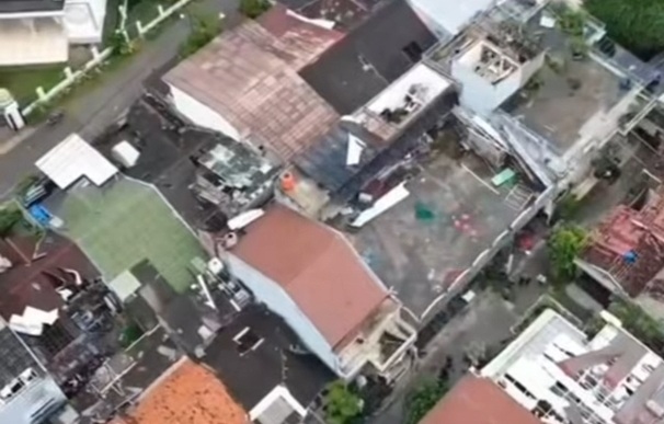 Puluhan rumah di Bekasi tersapu puting beliung. (Foto/istimewa).