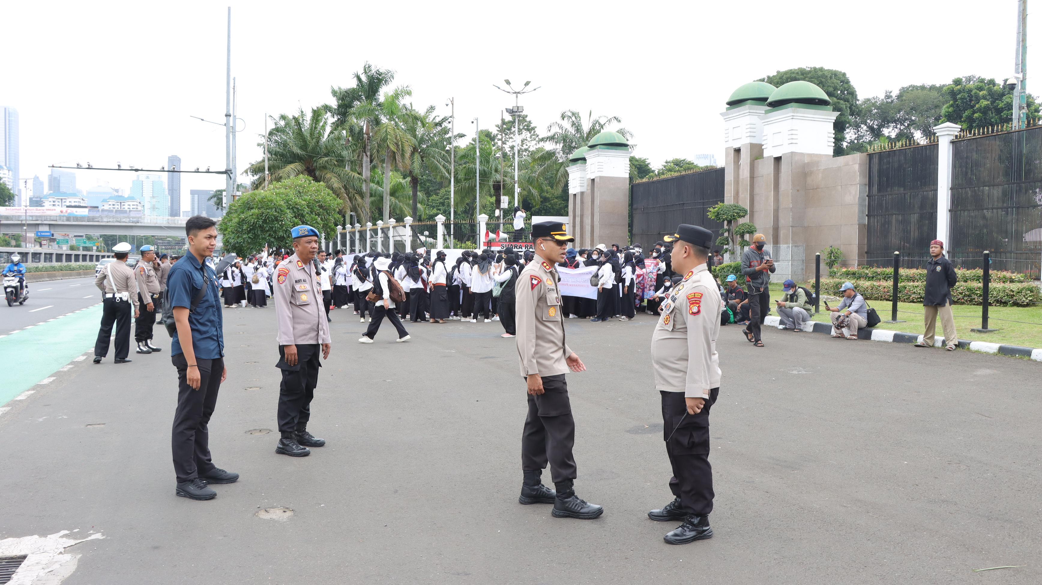 Polisi Siagakan 1.394 Personel untuk Kawal Demo di DPR dan Patung Kuda. (Foto/istimewa).