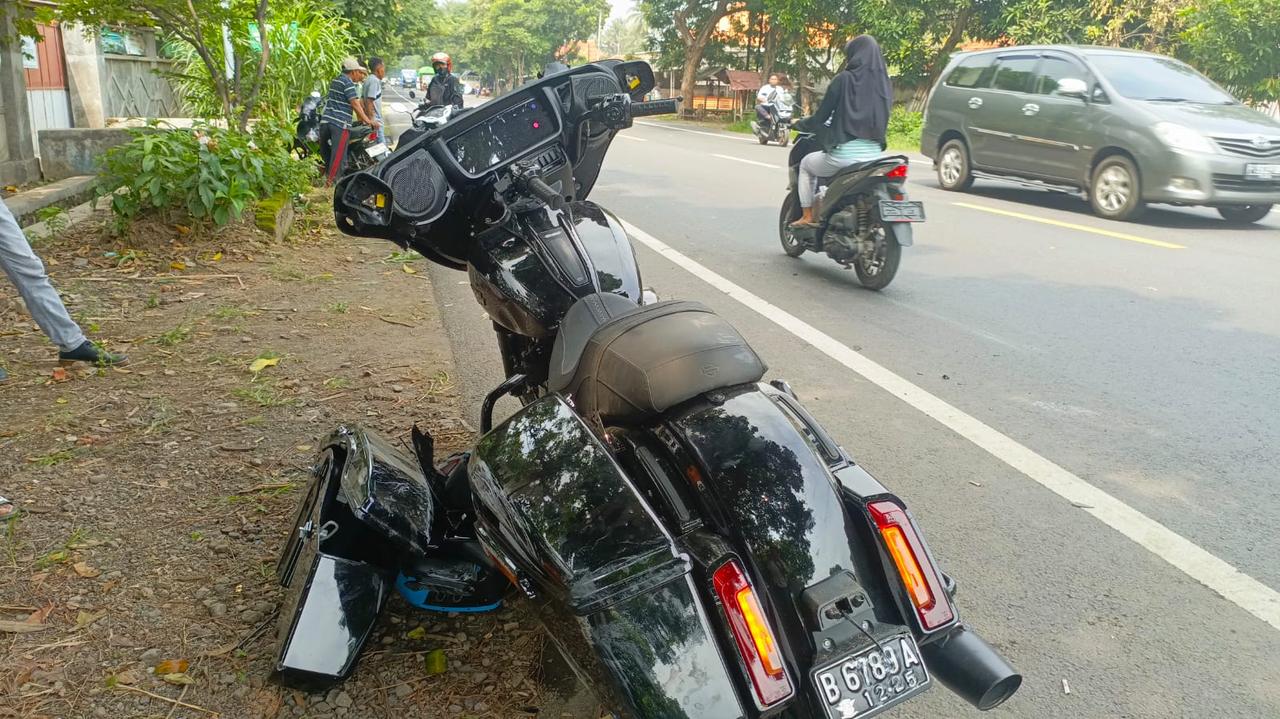 Kondisi Moge Bendahara Umum Partai Demokrat Renville Usai Alami Kecelakaan. (Foto/Dirlantas Polda Jawa Timur)