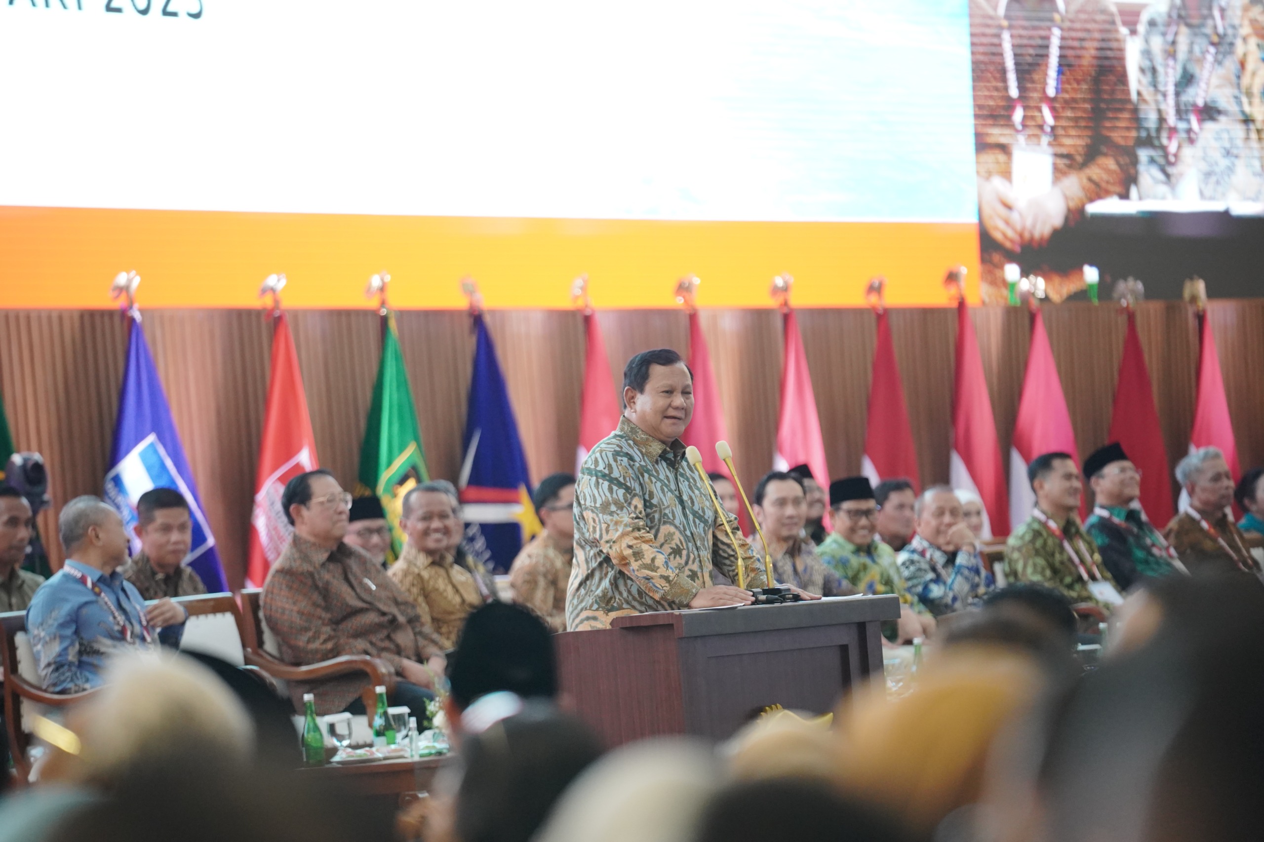 Presiden Prabowo Subianto di tengah-tengah pidatonya dalam acara silaturahmi KIM di Padepokan Garuda Yaksa, Hambalang, Bogor, Jawa Barat. (Foto/BPMI)