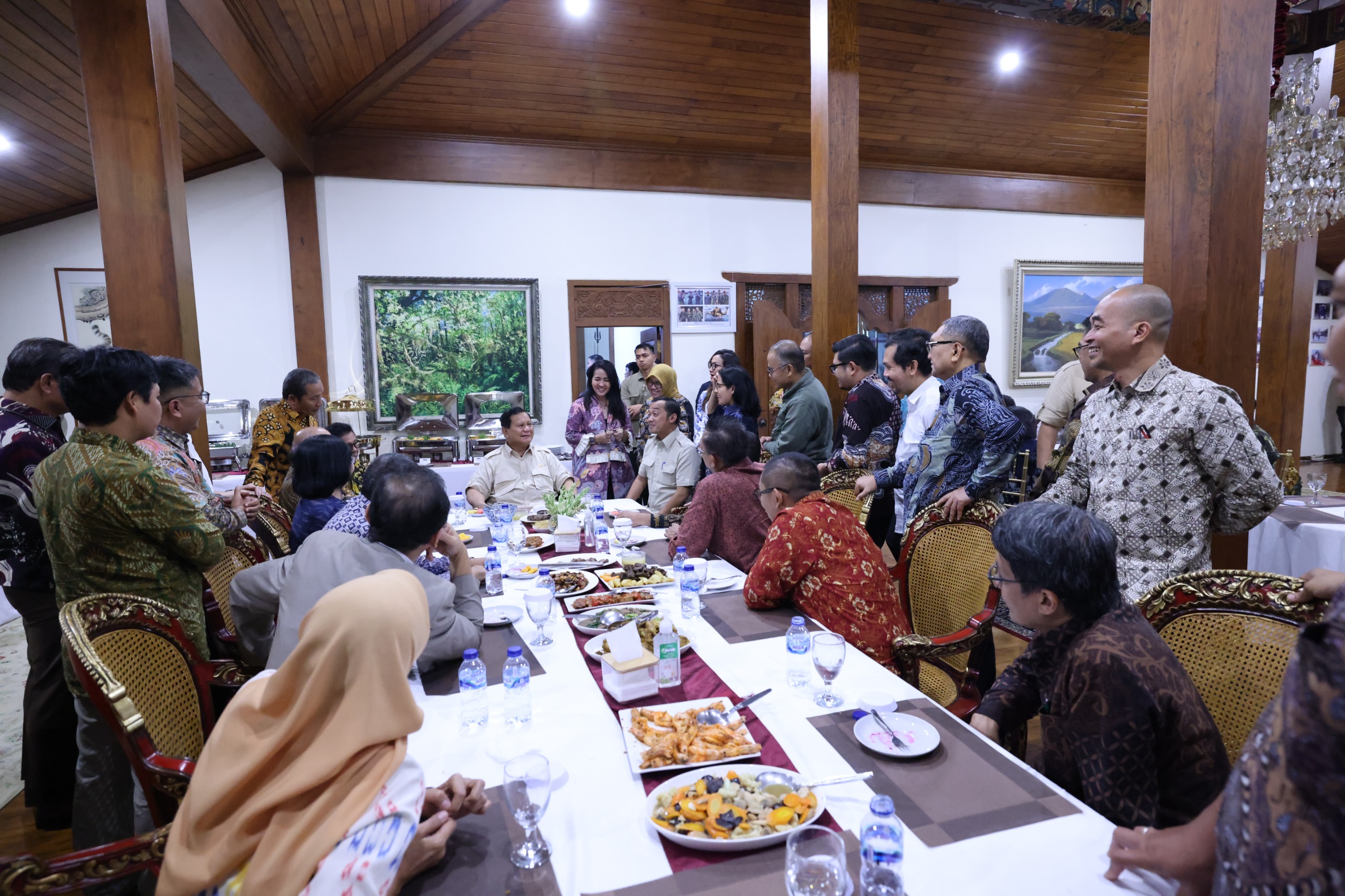 Prabowo Ngobrol Bareng Pimpinan Redaksi Media di Hambalang. (Foto/Tim Prabowo).