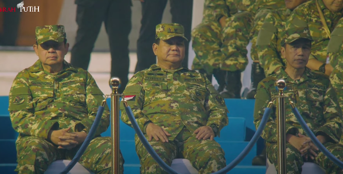 Presiden Prabowo Subianto (tengah) bersama mantan Presiden Susilo Bambang Yudhoyono dan Jokowi. (Foto/YouTube)