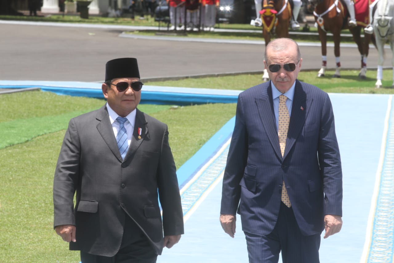 Presiden Indonesia Prabowo Subianto bersama Presiden Turki Racep Tayyip Erdogan. (BeritaNasional/Oke Atmaja)