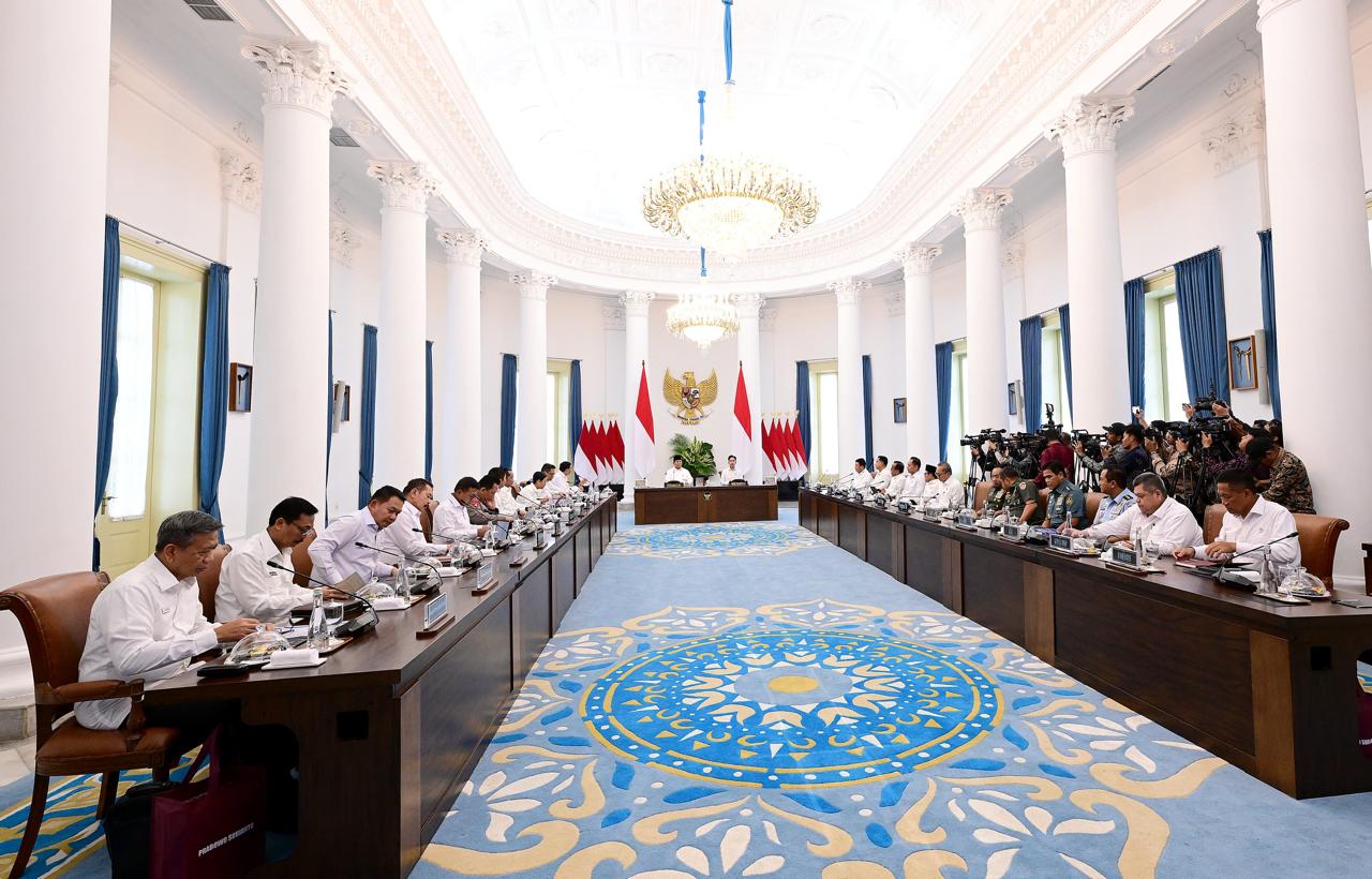 Presiden Prabowo Subianto memimpin Sidang Perdana Dewan Pertahanan Nasional (DPN) di Istana Kepresidenan Bogor. (Foto/BPMI).