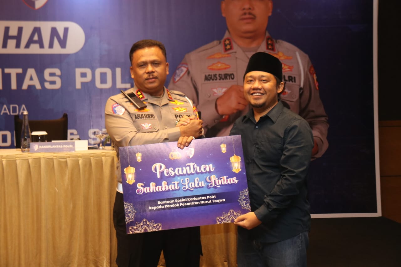 Program Kakorlantas Polri ‘Pesantren Sahabat Lalu Lintas’ Disambut Positif Para Santri sampai Kyai. (Foto/Korlantas).