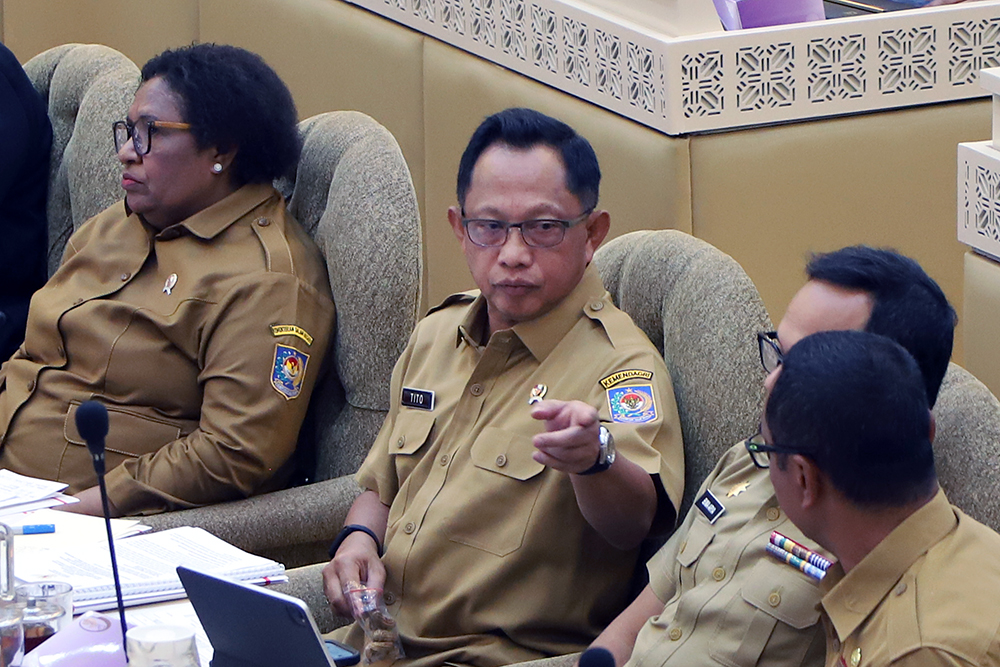 Menteri Dalam Negeri Muhammad Tito Karnavian mengikuti rapat kerja bersama Komisi II DPR RI. (BeritaNasional/Elvis Sendouw)